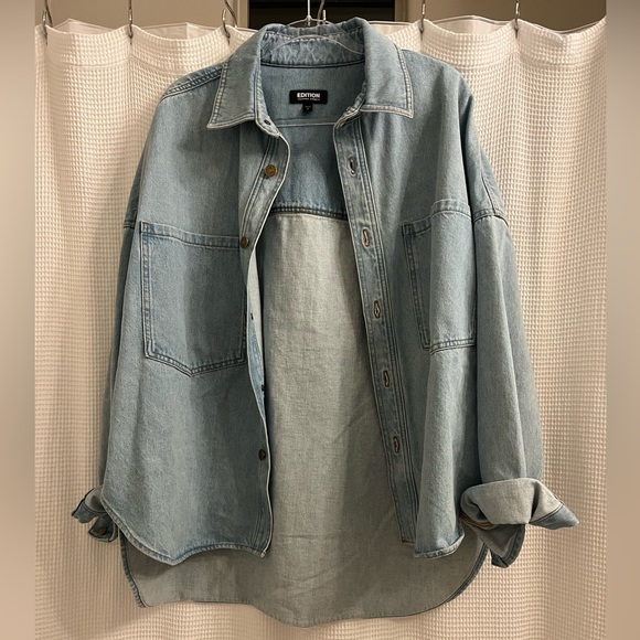 Express x Simon Spurr Unisex Oversized Light Indigo Denim Shirt. Size M - Picture 8 of 10